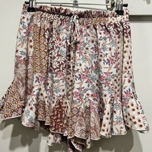 Adorable Amable ruffle shorts